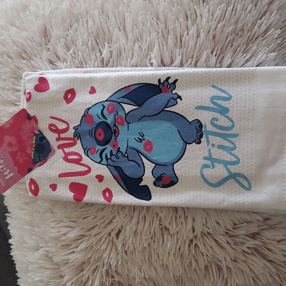Stitch valentine kitchen towels love‎ New with tags Disney 2 pack